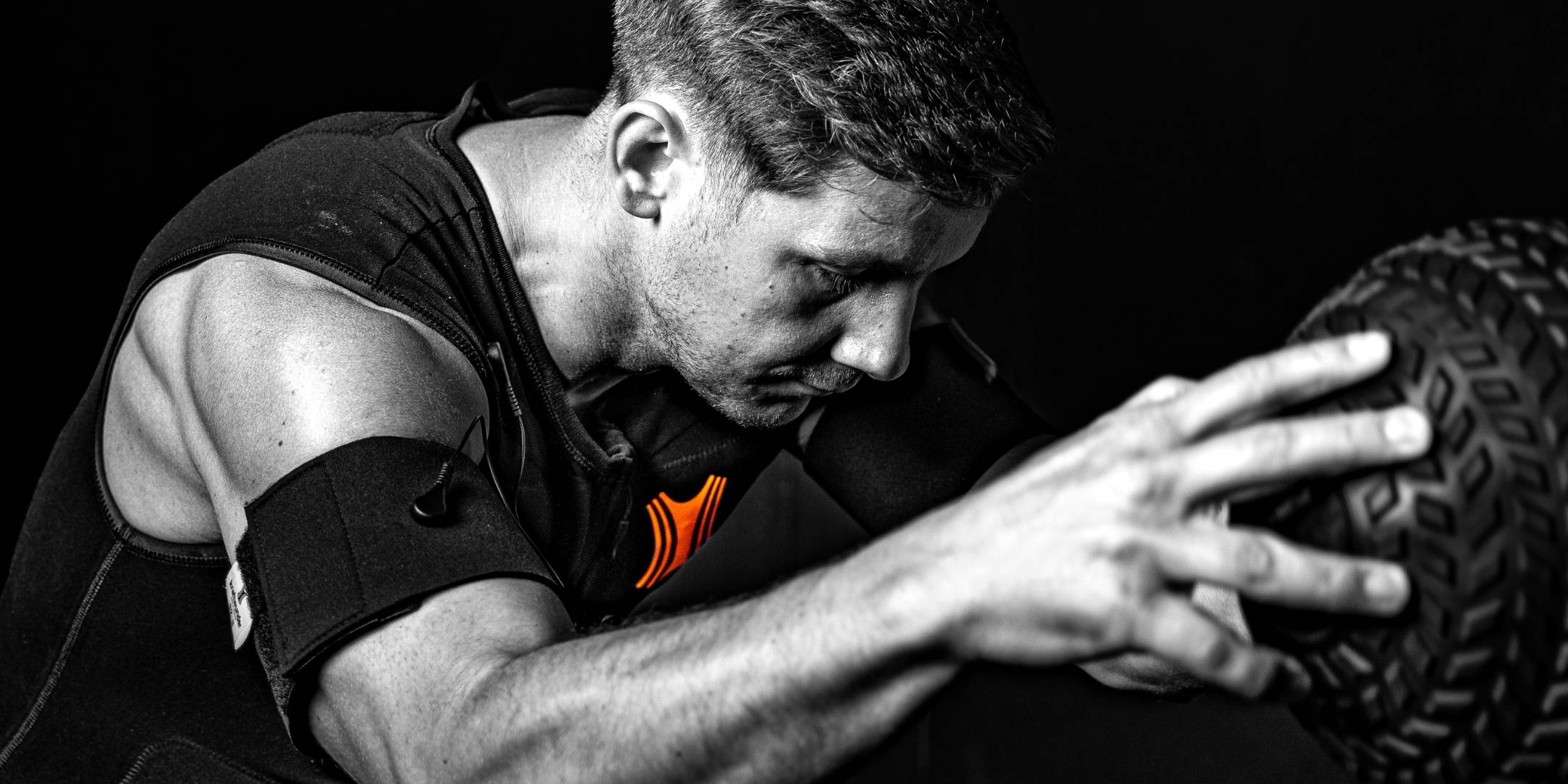 EMA Training mit Kraftwunder EMA Anzügen in der Therapiegold-Praxis in Oldenburg