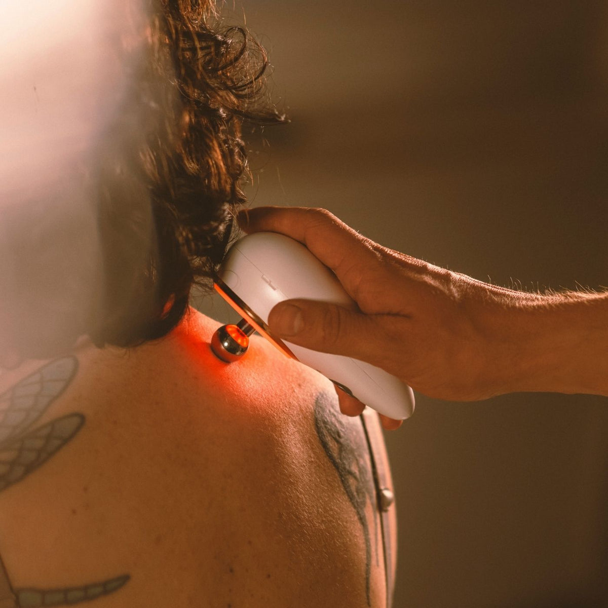 Tragbares Schallwellentherapiegerät zur Faszienlockerung und Tiefengewebsmassage